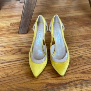 Oscar de la Renta yellow pumps